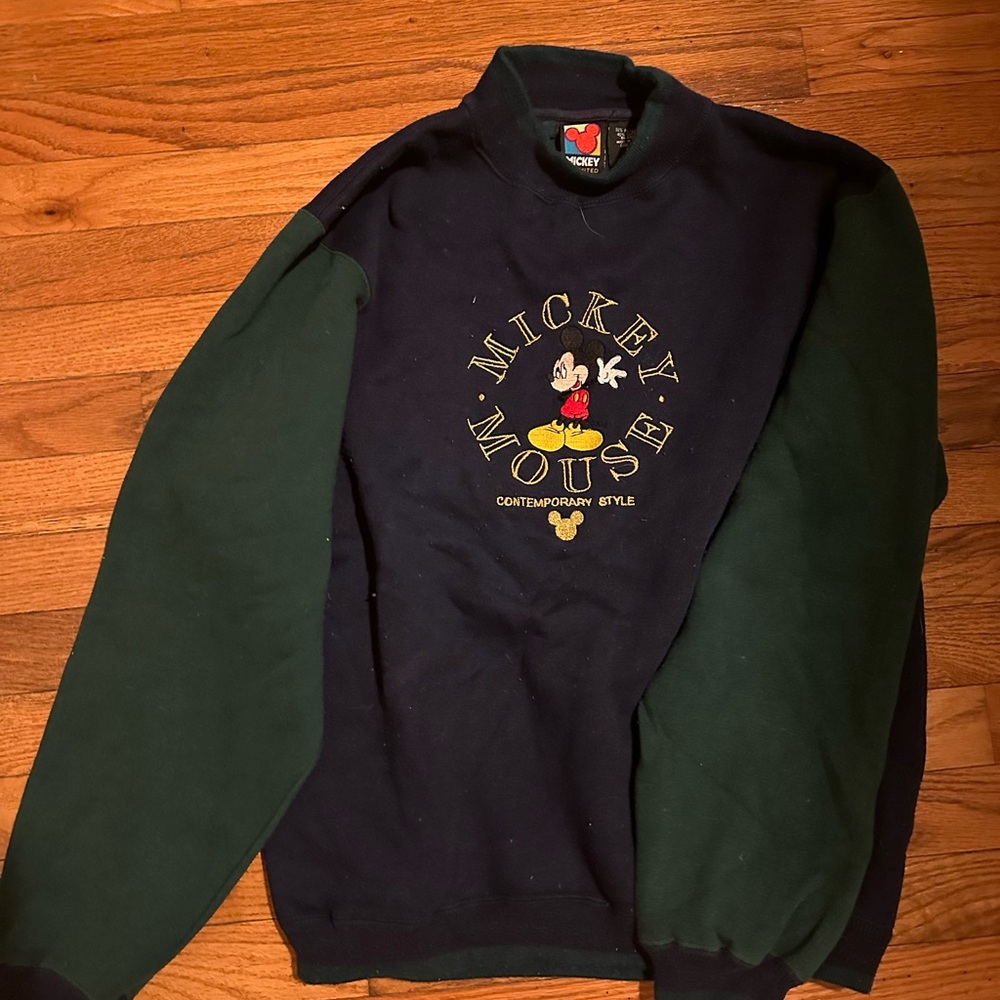 Vintage Adult M Disney sweatshirt